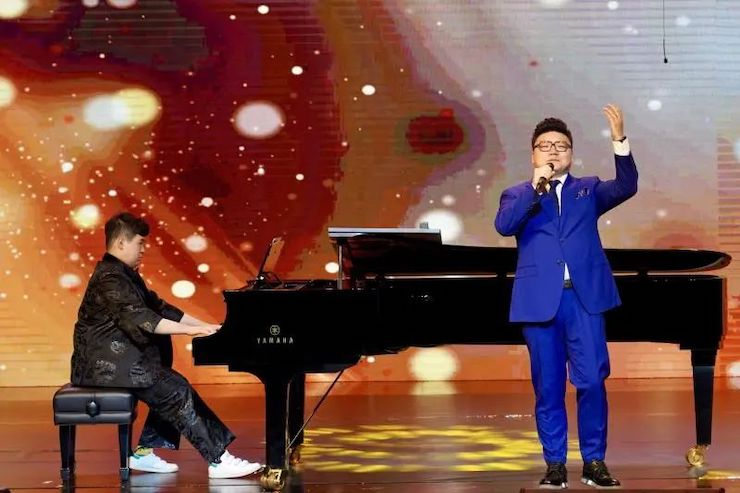 奥林匹克音乐展演宣传大使刘明康和他的朋友们暨第14届世界自闭症关注日音乐会圆满结束！